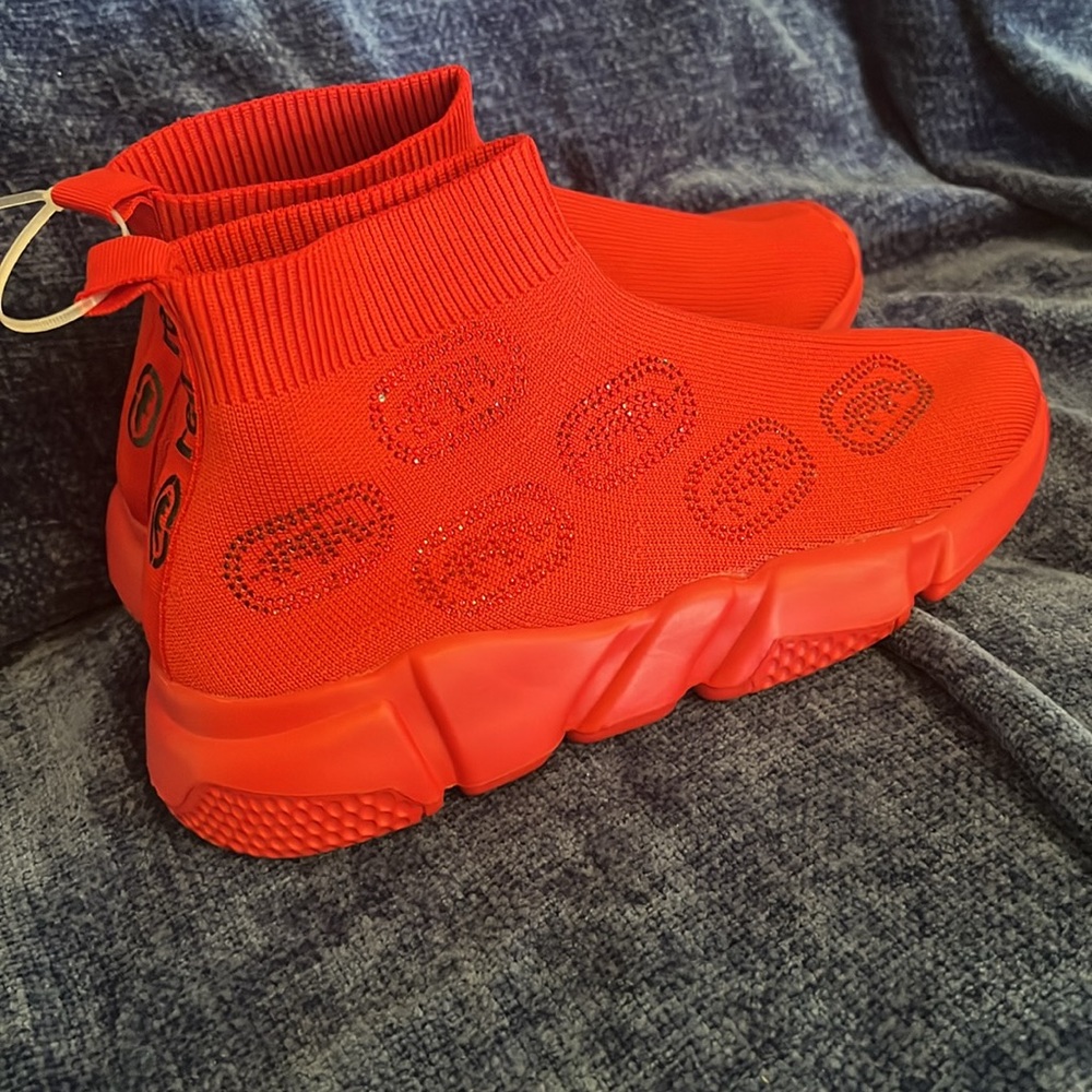 Womens ecko red sneakers size 7.5 — brand new! Jewel insignias.